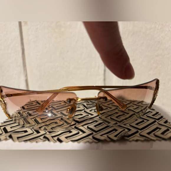Versace Sunglasses. Vintage. Pink ish hue lenses. Well loved. - Picture 15 of 16